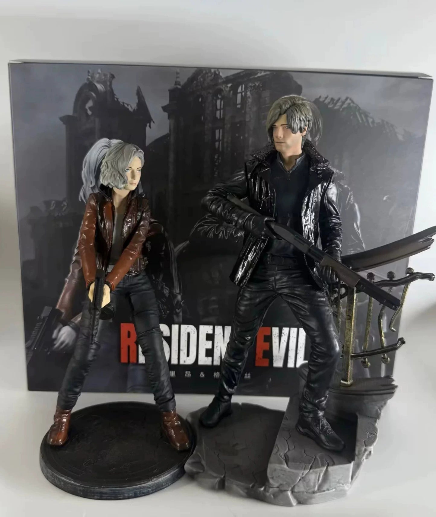 Leon Kennedy & Grace Ashcroft Figurine