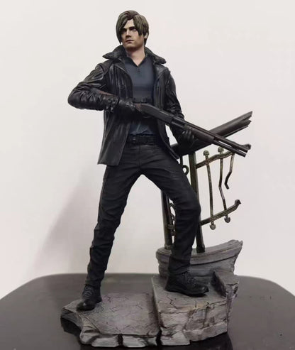 Leon Kennedy & Grace Ashcroft Figurine