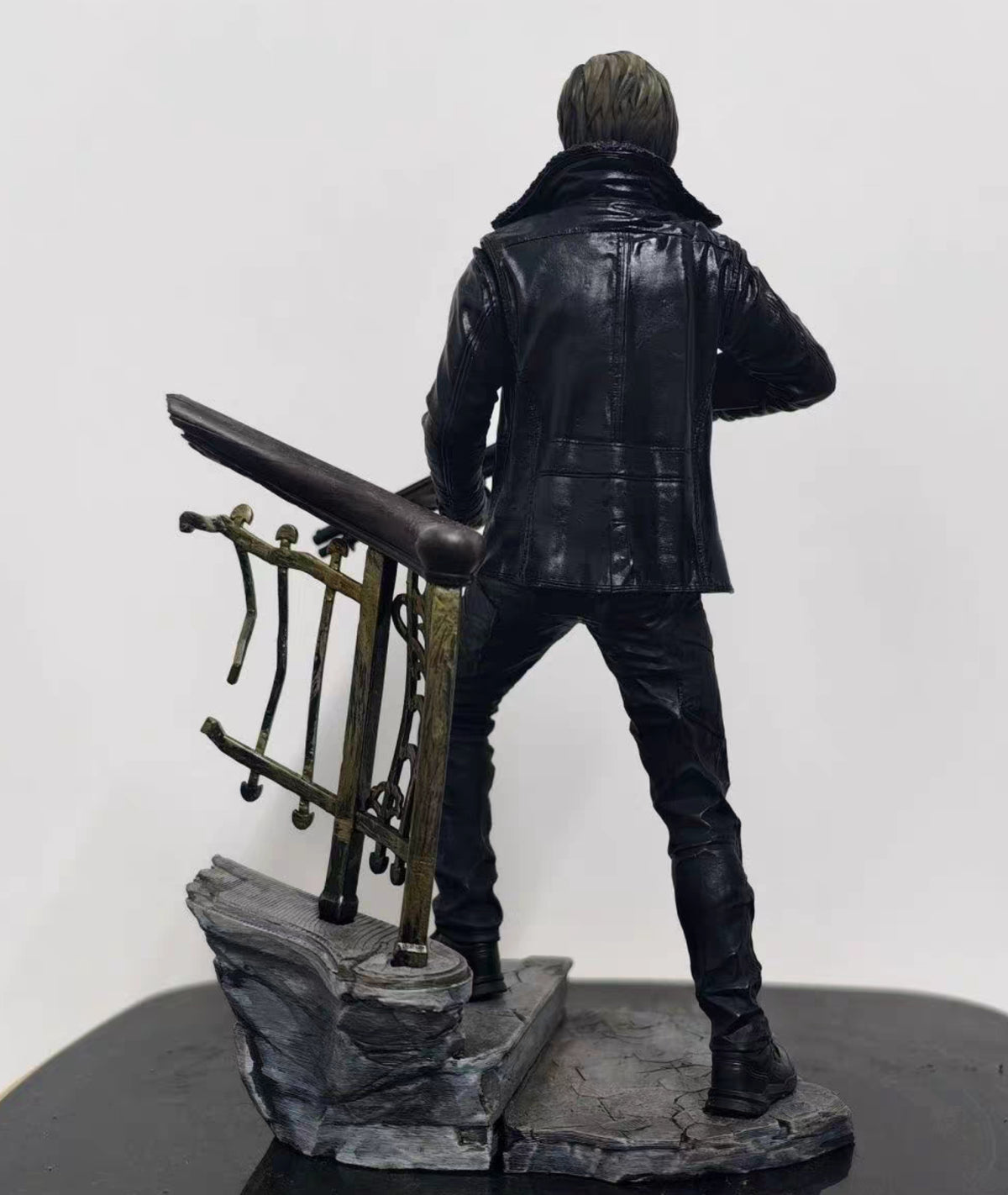 Leon Kennedy & Grace Ashcroft Figurine