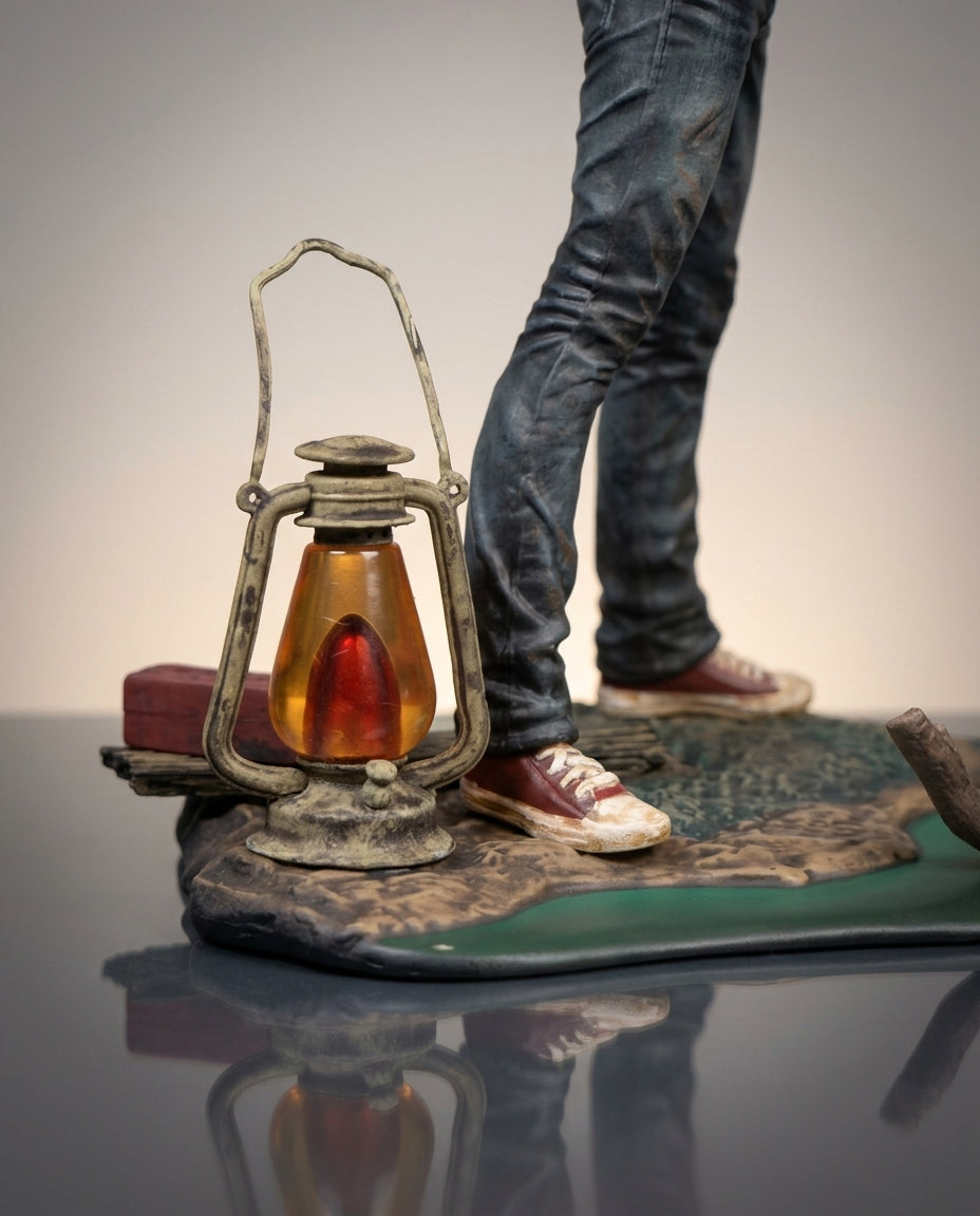 Joel and Ellie Statues