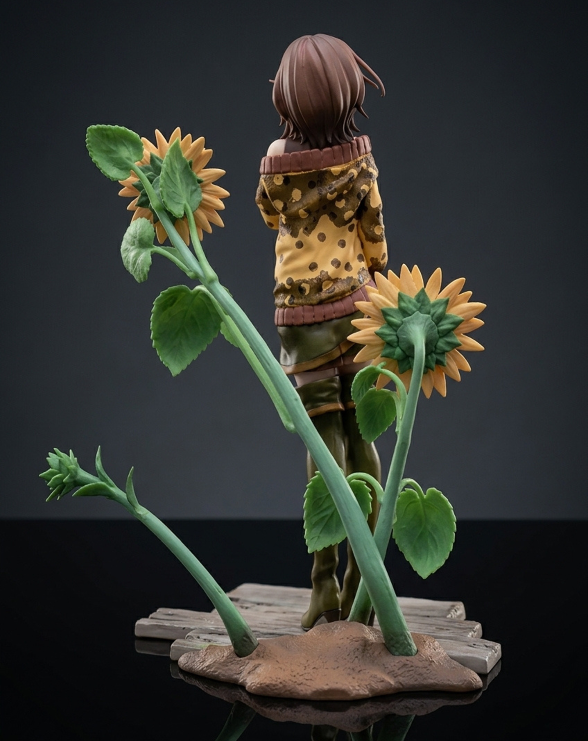 Nana Osaki Sunflower Figurine Back Detail