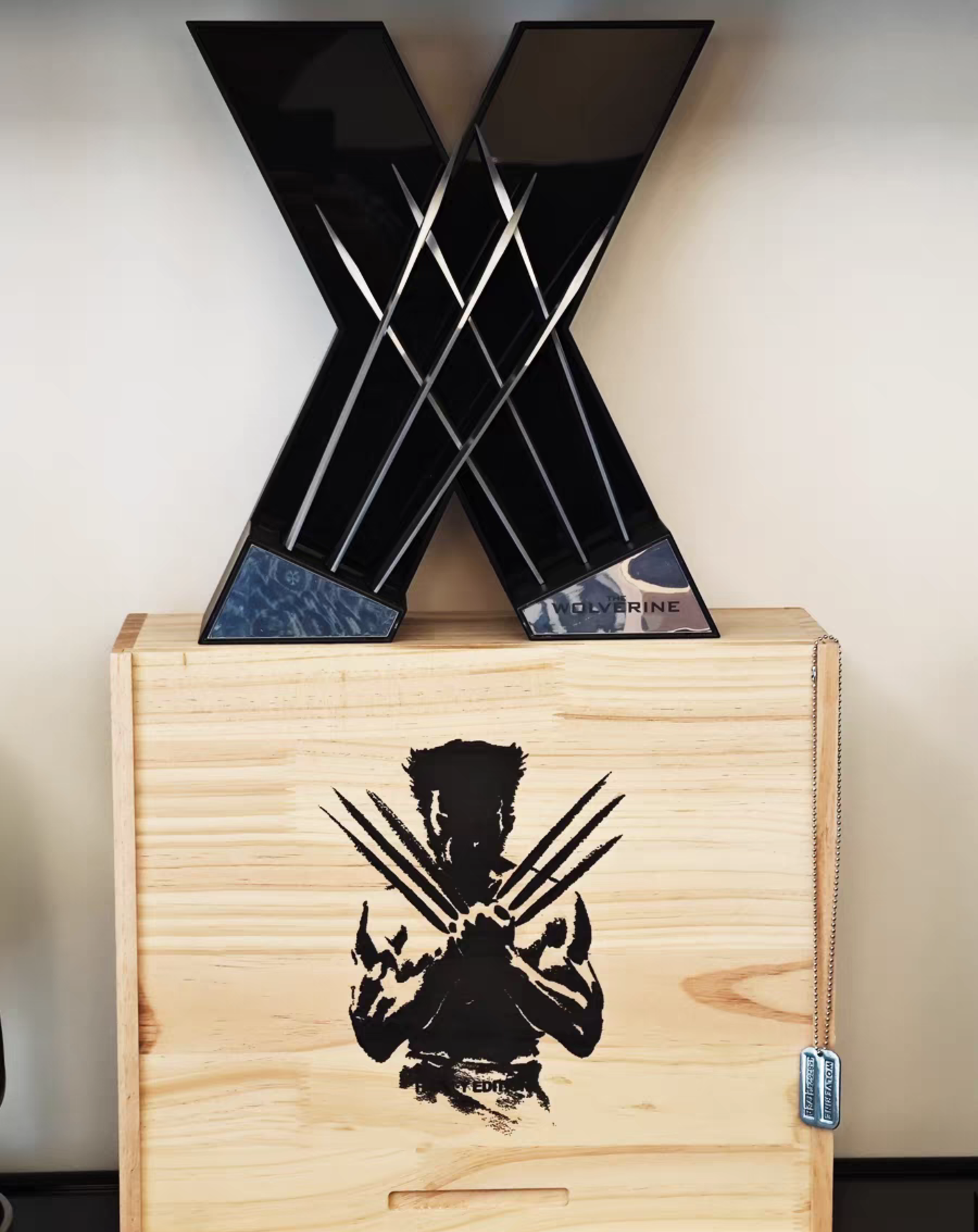 Wolverine Metal Claws Light-Up X Display Stand